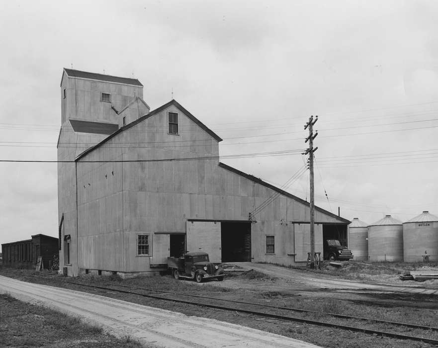 grain elevator, Horgen, Susan, Toeterville, IA, Farming Equipment, Iowa History, Iowa, history of Iowa