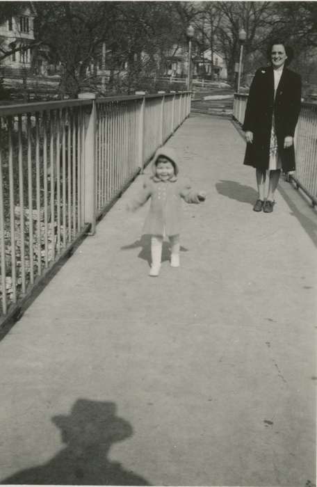 Yezek, Jody, toddler, bridge, Iowa History, Iowa, USA, Families, Children, history of Iowa