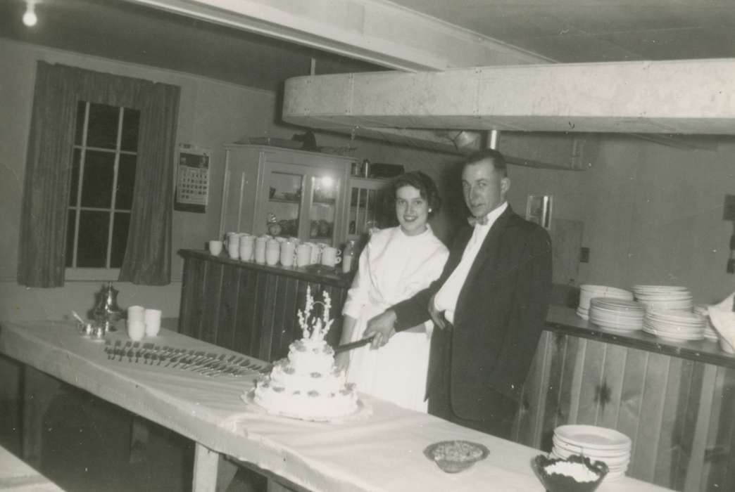 Portraits - Group, cake, history of Iowa, Iowa History, groom, bride, Manchester, IA, Iowa, Weddings, Curtis, Shirley