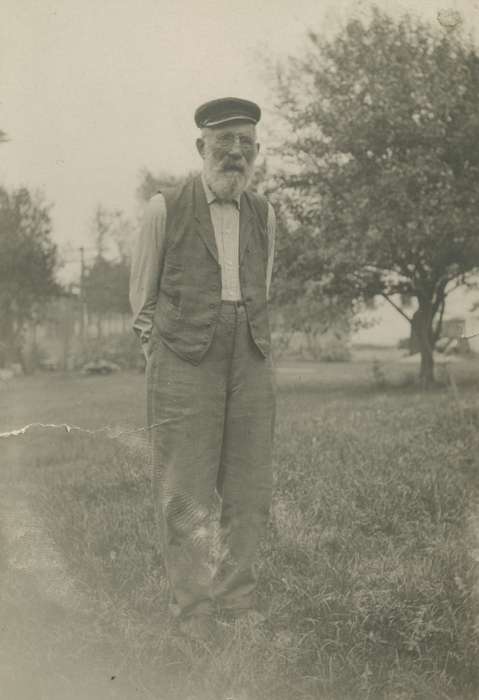 Portraits - Individual, Iowa History, Iowa, Charles City, IA, Farms, Cook, Mavis, history of Iowa, beard