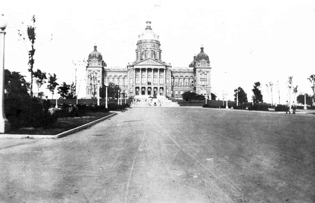 Iowa, iowa, government, capitol, Des Moines, IA, building, east village, Cities and Towns, history of Iowa, des moines, Main Streets & Town Squares, Iowa History, Scherrman, Pearl