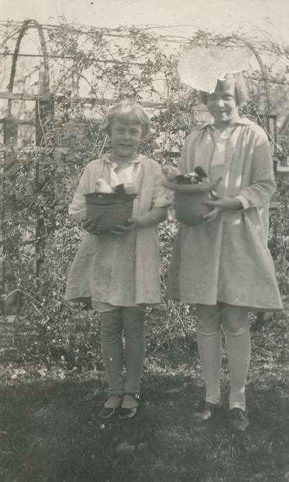 Portraits - Group, Iowa, Webster City, IA, McMurray, Doug, sisters, Children, history of Iowa, Iowa History