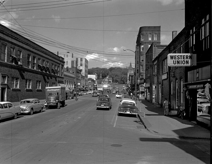 car, Cities and Towns, Iowa History, Iowa, Motorized Vehicles, Lemberger, LeAnn, Ottumwa, IA, Main Streets & Town Squares, mainstreet, history of Iowa