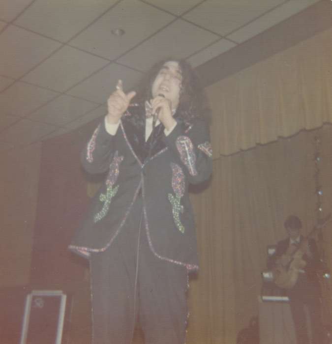 Clear Lake, IA, history of Iowa, Iowa History, Entertainment, microphone, Iowa, guitar, Morris, Lola, singing, music