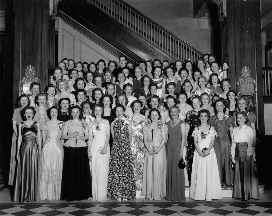 Portraits - Group, history of Iowa, Iowa History, IA, sorority, Pickering, Tara, beta sigma phi, Iowa, Leisure
