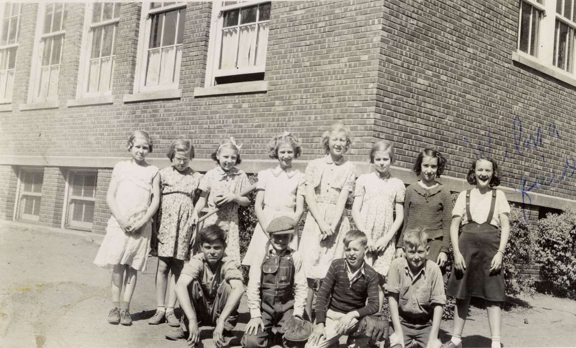 IA, history of Iowa, class, Schlichtmann, Linda, Schools and Education, Iowa, Children, Iowa History, Portraits - Group, school