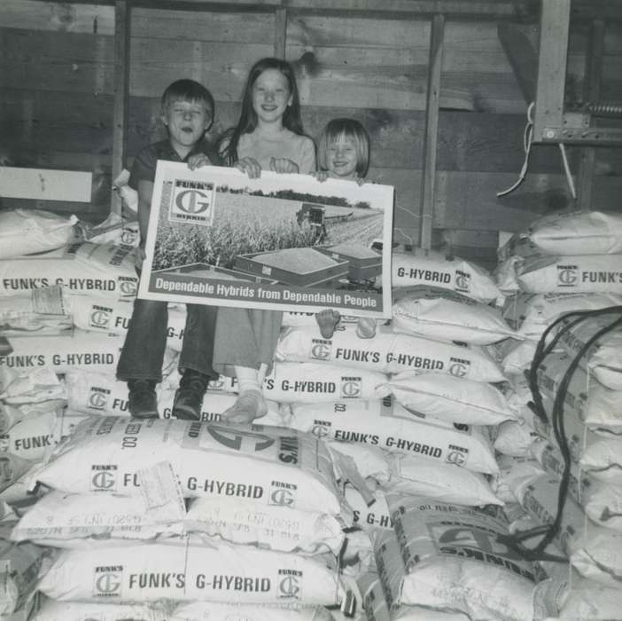 Businesses and Factories, Portraits - Group, Iowa History, Carlson, Julie, Iowa, Families, seed, Archer, IA, Children, history of Iowa