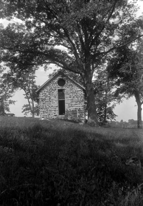 stone building, history of Iowa, Iowa History, Lemberger, LeAnn, window, Iowa, Cities and Towns, Stone City, IA, tree, stone city art colony