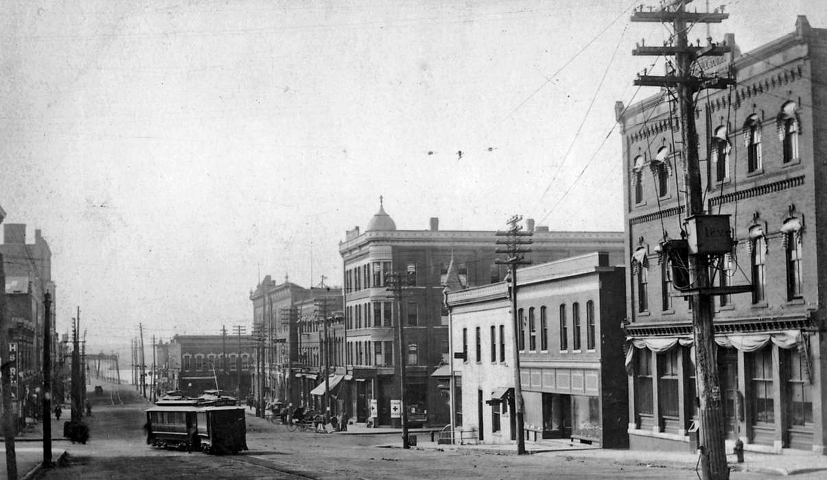 mainstreet, Iowa, store, Lemberger, LeAnn, Cities and Towns, Ottumwa, IA, history of Iowa, Motorized Vehicles, Main Streets & Town Squares, Iowa History, street car