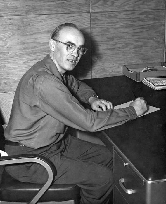 history of Iowa, Iowa History, Ottumwa, IA, Businesses and Factories, glasses, Iowa, desk, Lemberger, LeAnn, Portraits - Individual