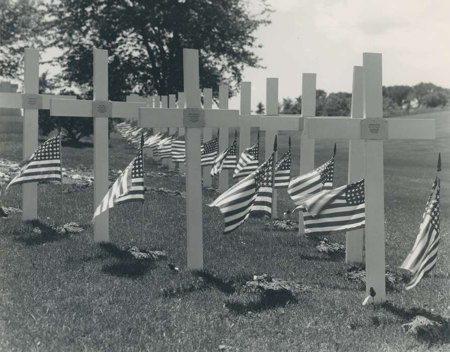 Military and Veterans, Cemeteries and Funerals, Iowa History, history of Iowa, american flag, Waverly, IA, crosses, Iowa, Waverly Public Library