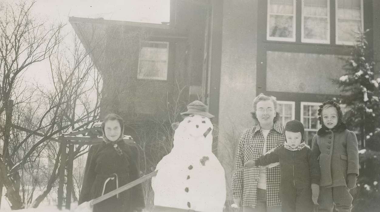 Iowa History, McMurray, Doug, Children, Iowa, Webster City, IA, history of Iowa, Portraits - Group, snowman, Winter
