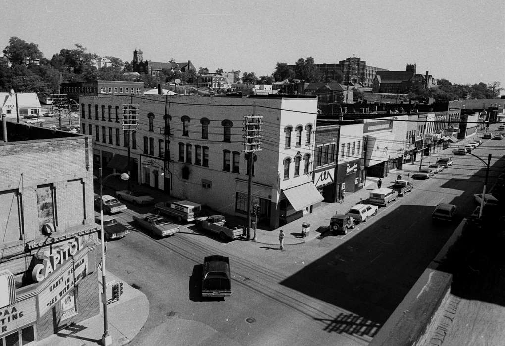 Ottumwa, IA, mainstreet, history of Iowa, Lemberger, LeAnn, Main Streets & Town Squares, Iowa, Cities and Towns, car, Businesses and Factories, Iowa History