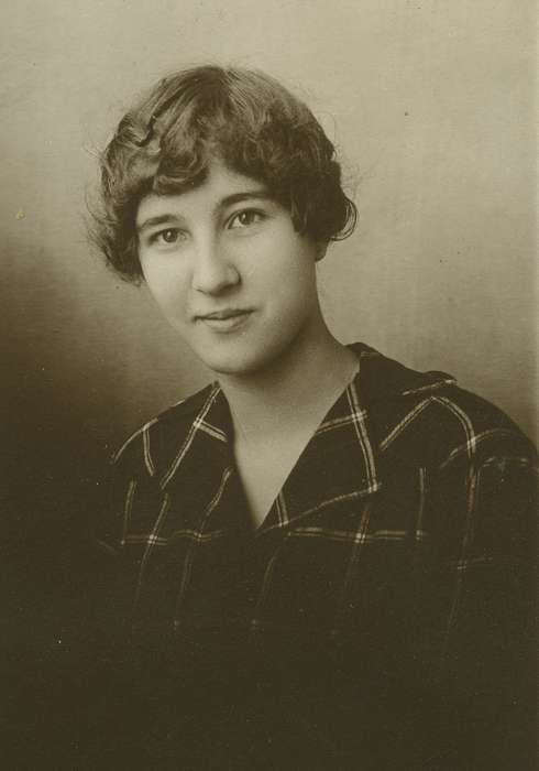 history of Iowa, Iowa History, plaid shirt, woman, Parkersburg, IA, Neymeyer, Robert, Iowa, hairstyle, Portraits - Individual