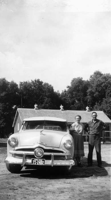 Portraits - Group, Cedar Falls, IA, history of Iowa, Iowa History, Motorized Vehicles, ford, car, Walker, Erik, Iowa