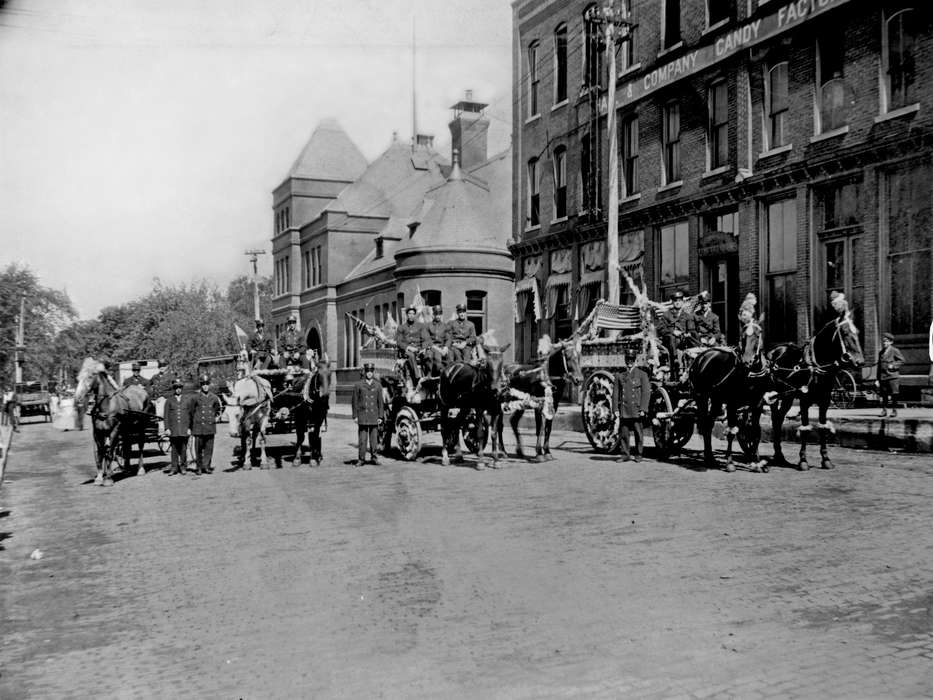 Main Streets & Town Squares, history of Iowa, Iowa History, Ottumwa, IA, Lemberger, LeAnn, Animals, dirt road, Iowa, Cities and Towns, horse