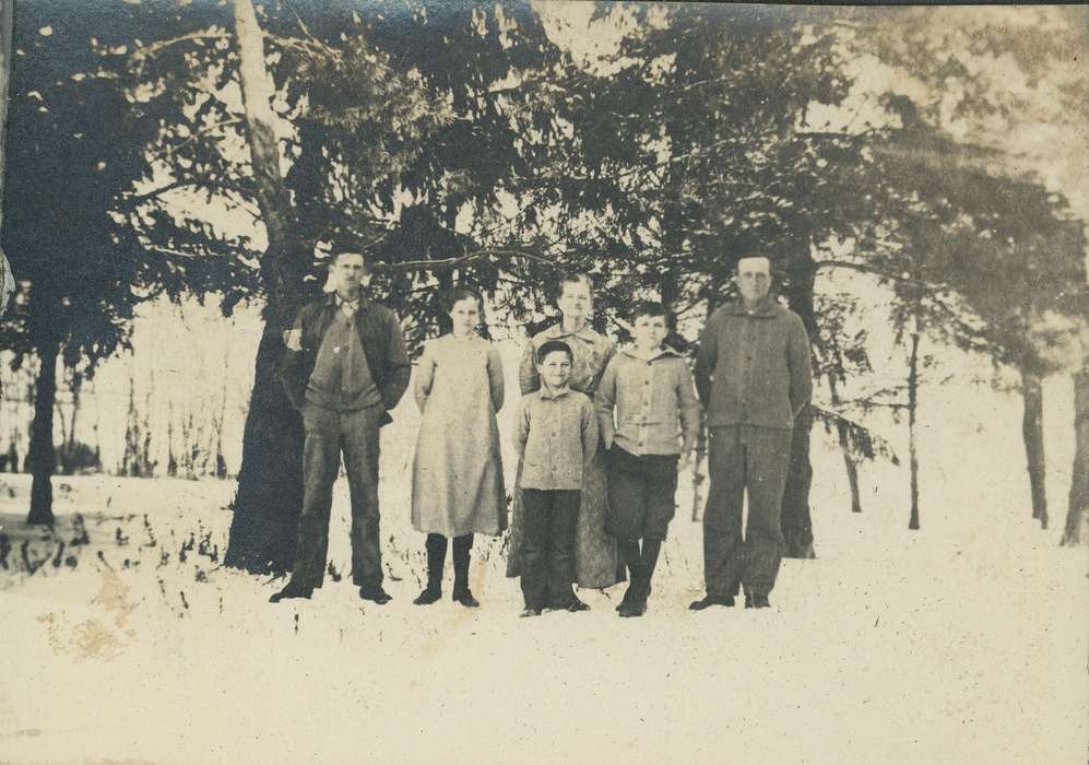 winter, IA, history of Iowa, snow, Neessen, Ben, Iowa, Families, dress, Children, Iowa History, tree, Portraits - Group