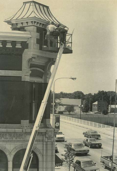 lightpost, Waverly, IA, history of Iowa, Motorized Vehicles, brick building, Main Streets & Town Squares, crane, bridge, Iowa, car, Waverly Public Library, Businesses and Factories, Labor and Occupations, Iowa History