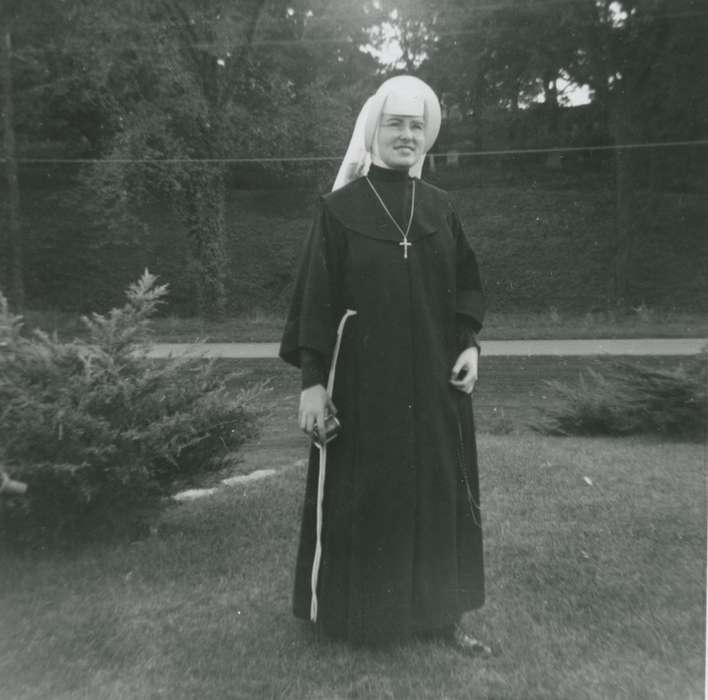 McDermott, Helen, Epworth, IA, Iowa History, Iowa, history of Iowa, Portraits - Individual, cross, catholic, Religion, nun