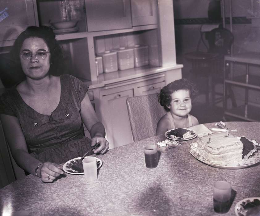 cake, birthday, Lyon, Howard, Iowa History, Holidays, Children, Iowa, history of Iowa, kitchen, Homes, Food and Meals, Orange City, IA