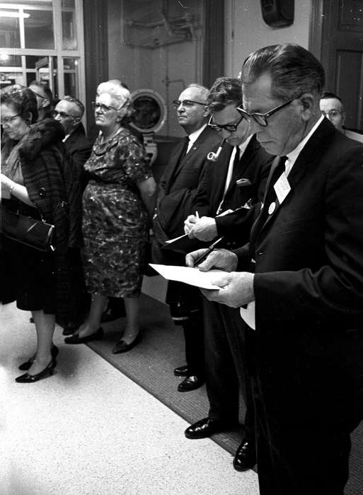 elderly, Iowa History, Ottumwa, IA, history of Iowa, Civic Engagement, crowd, poling place, Iowa, Lemberger, LeAnn, vote