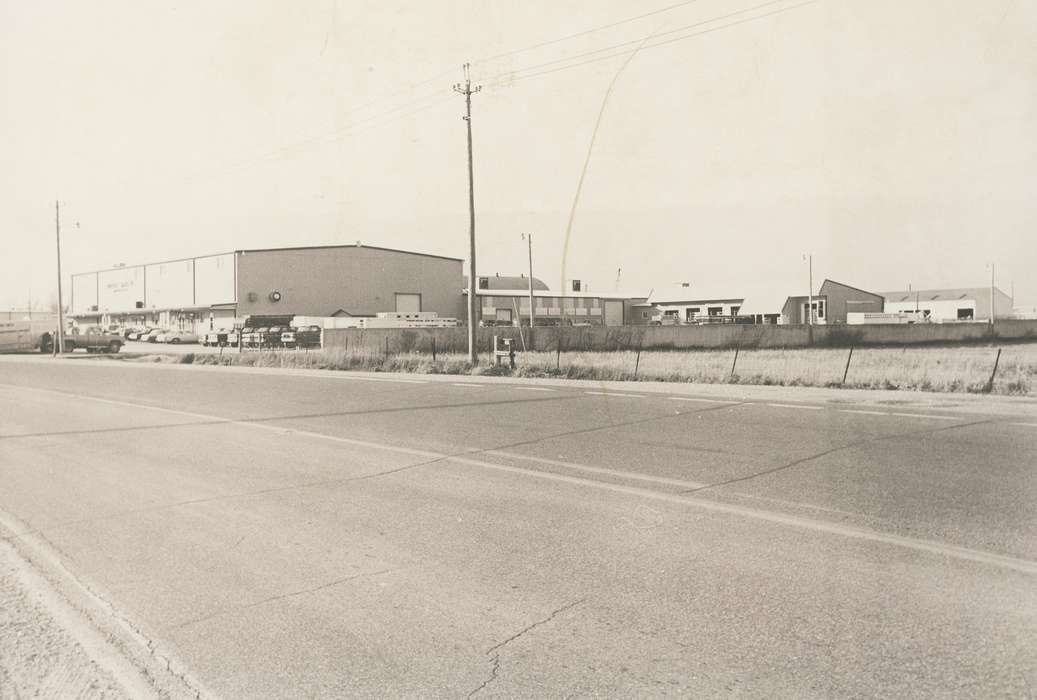 history of Iowa, Iowa History, Motorized Vehicles, Businesses and Factories, road, car, Waverly, IA, building, Iowa, Cities and Towns, power lines, correct date needed, Waverly Public Library