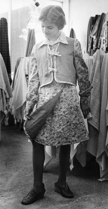 history of Iowa, Portraits - Individual, Iowa History, Businesses and Factories, Iowa, Cedar Rapids, IA, sewing, Karns, Mike, model, Labor and Occupations