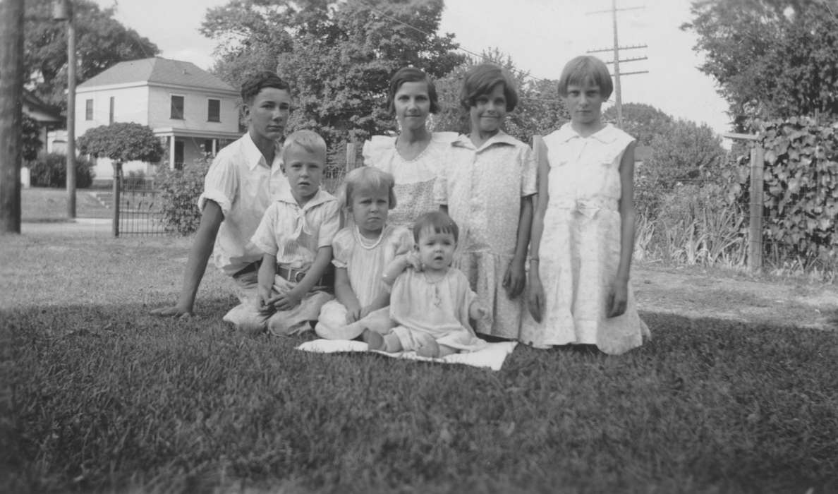 Portraits - Group, Burlington, IA, Busse, Victor, history of Iowa, Iowa, Iowa History, Children