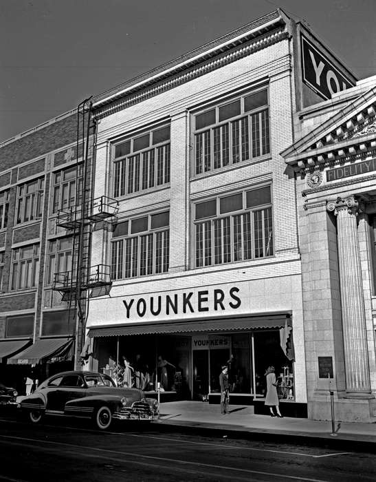 mainstreet, Main Streets & Town Squares, fire escape, history of Iowa, parking meter, Ottumwa, IA, Iowa History, Lemberger, LeAnn, veranda, Motorized Vehicles, Businesses and Factories, car, column, Iowa, younkers, Cities and Towns, department store, bank