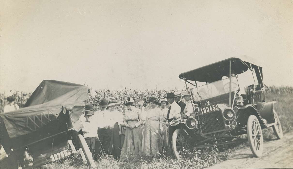 car crash, history of Iowa, Iowa History, Iowa, Wrecks, Waverly Public Library, crowd