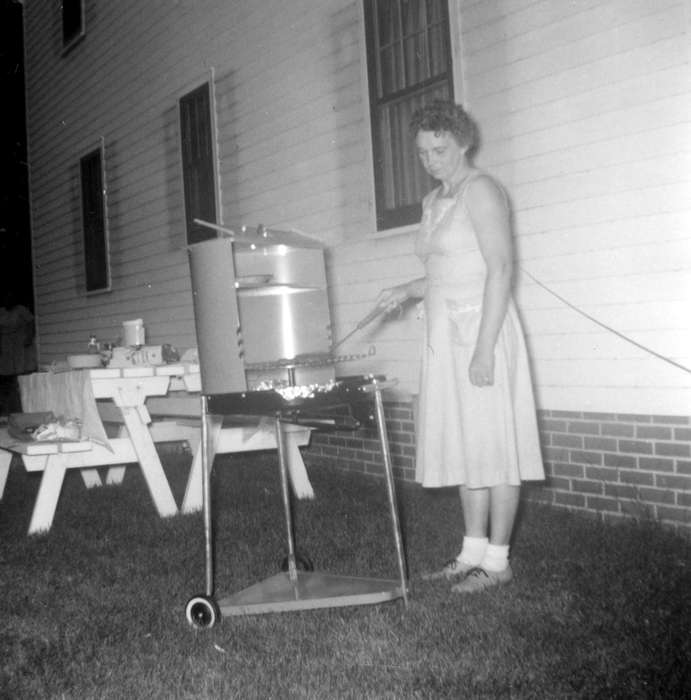grill, Cedar Falls, IA, history of Iowa, Iowa History, picnic table, Walker, Erik, Iowa, Food and Meals, barbecue