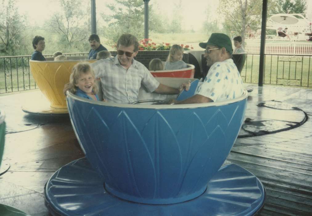 Portraits - Group, history of Iowa, amusement park, Iowa History, Entertainment, Families, sunglasses, Iowa, Altoona, IA, Children, East, Lindsey