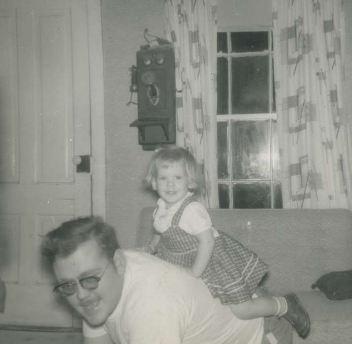 history of Iowa, Iowa History, Families, curtains, glasses, Spilman, Jessie Cudworth, Iowa, Homes, Children, toddler, USA