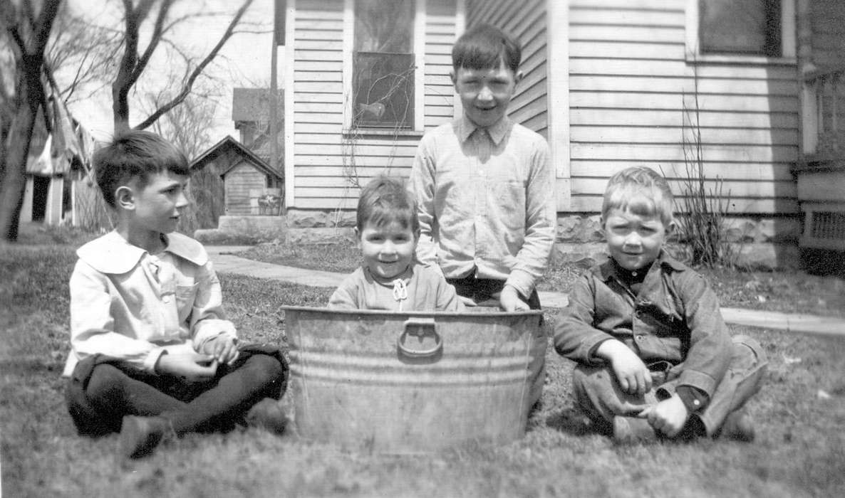 Iowa History, Children, Iowa, Webster City, IA, history of Iowa, bathtub, Portraits - Group, wash tub, Curtis, Leonard