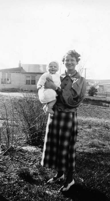 Portraits - Group, Cedar Falls, IA, history of Iowa, Iowa History, Walker, Erik, Iowa, Farms, Children, baby