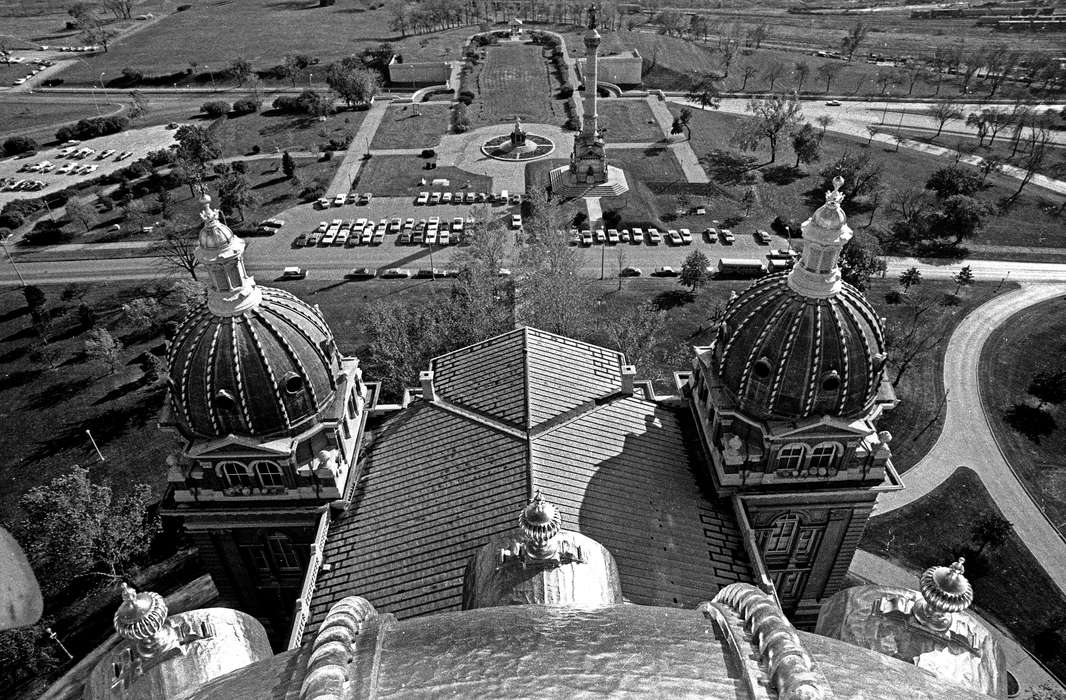 Aerial Shots, history of Iowa, Lemberger, LeAnn, lawn, dome, Iowa, Cities and Towns, parking lot, Des Moines, IA, roof, Iowa History, capitol