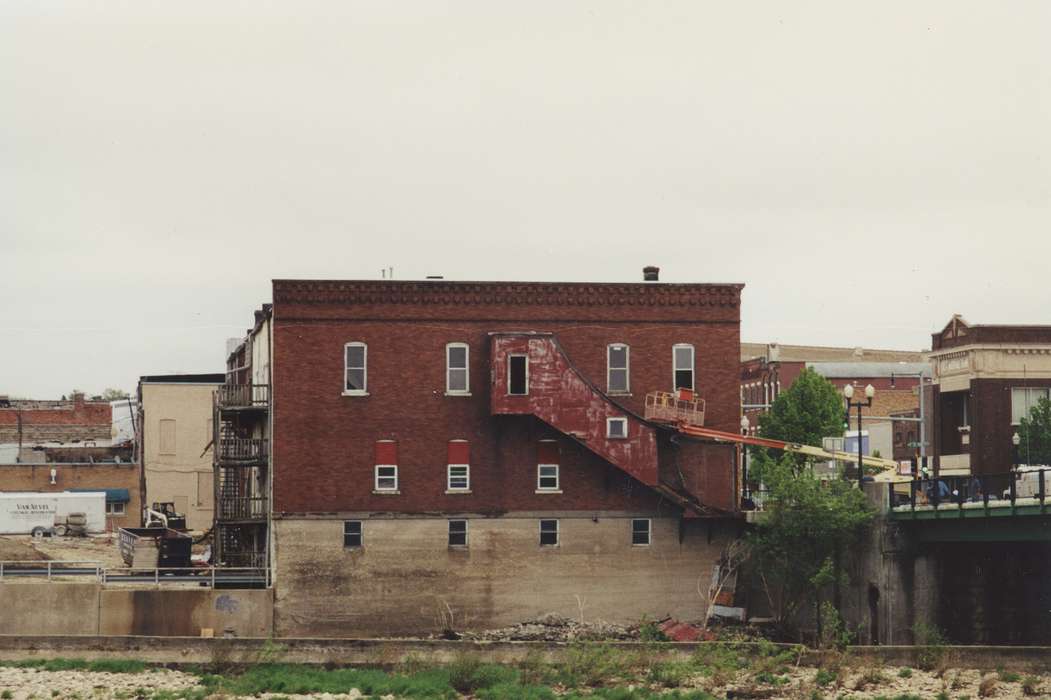 Cities and Towns, Iowa History, Waverly Public Library, Iowa, history of Iowa, brick building, reconstruction, Main Streets & Town Squares
