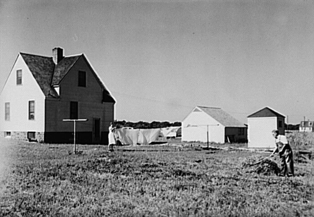 gardening, clothesline, history of Iowa, Iowa History, Families, Library of Congress, farmhouse, homestead, Iowa, Homes, working, Labor and Occupations