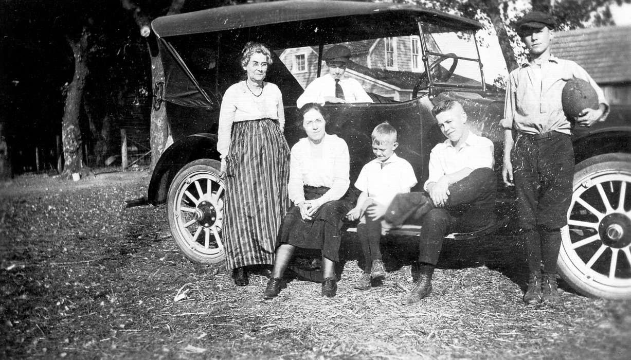 Portraits - Group, Iowa, Webster City, IA, Curtis, Leonard, Families, Children, car, football, history of Iowa, Motorized Vehicles, Iowa History