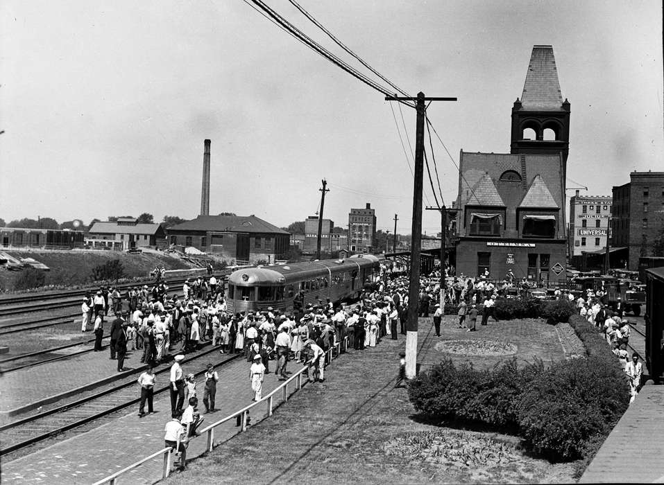 Ottumwa, IA, history of Iowa, Lemberger, LeAnn, train, crowd, Iowa, Train Stations, Cities and Towns, Iowa History