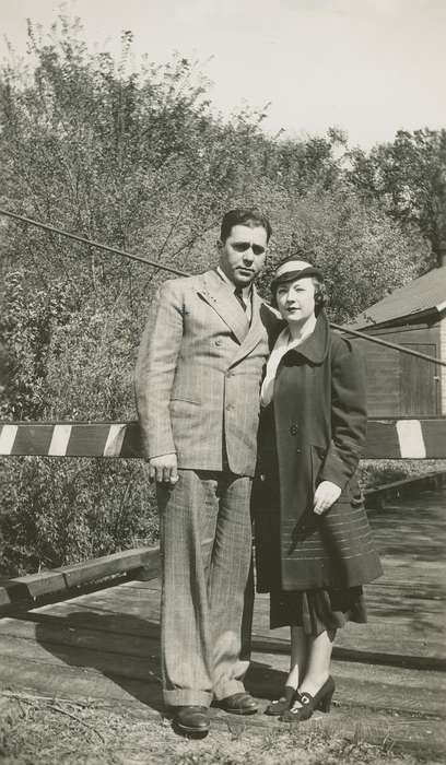 Portraits - Group, italian american, Campopiano Von Klimo, Melinda, history of Iowa, Iowa History, Families, Polk County, IA, Iowa, hat, suit