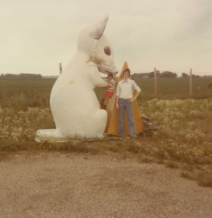 Manly, IA, Travel, statue, People of Color, parent, Iowa History, history of Iowa, mouse, point of interest, Iowa, attraction, parenting, pose, cheese, Children, McGowan, Linda