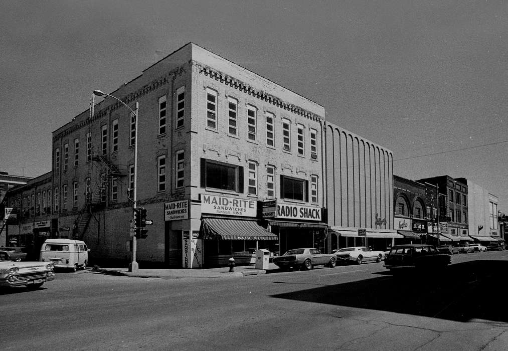 mainstreet, Ottumwa, IA, Iowa, storefront, veranda, fire escape, fire hydrant, restaurant, van, car, Lemberger, LeAnn, street light, Cities and Towns, Businesses and Factories, history of Iowa, Motorized Vehicles, Main Streets & Town Squares, Iowa History