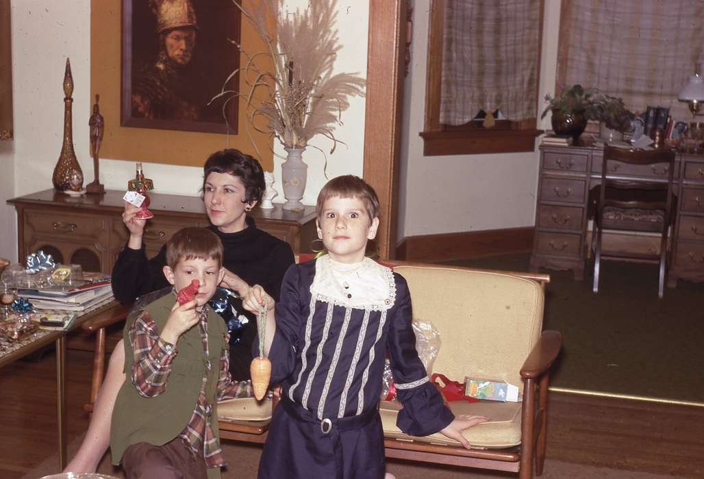 christmas decorations, christmas, history of Iowa, Iowa History, IA, Families, Holidays, Iowa, Zischke, Ward