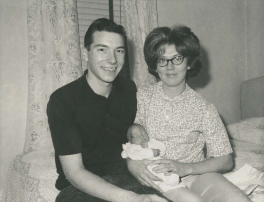 Portraits - Group, history of Iowa, Iowa History, Families, glasses, Smith, Dan, Iowa, Children, newborn, Somers, IA, baby