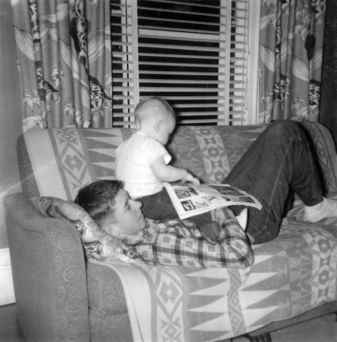 history of Iowa, Iowa History, newspaper, Families, Curtis, Leonard, Webster City, IA, curtains, couch, Iowa, living room, Homes, cousins, Children, baby