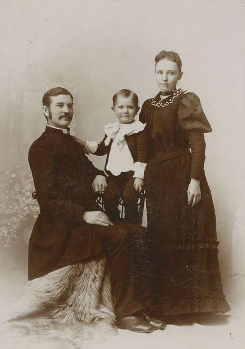 Portraits - Group, history of Iowa, fur, Iowa History, Marshalltown, IA, Families, mother, Olsson, Ann and Jons, little lord fauntelroy suit, cabinet photo, family, Iowa, painted backdrop, father, pastor