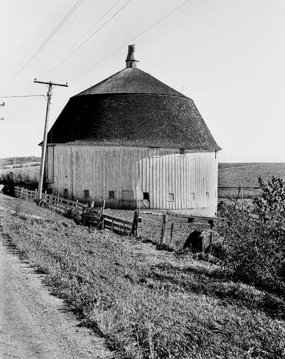 round barn, Iowa, barn, Barns, Blakesburg, IA, Lemberger, LeAnn, history of Iowa, Iowa History