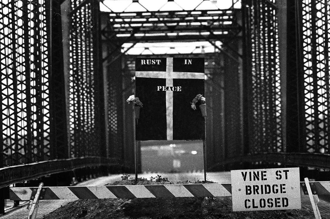 bridge, Iowa History, Ottumwa, IA, history of Iowa, Lakes, Rivers, and Streams, Iowa, Lemberger, LeAnn, sign