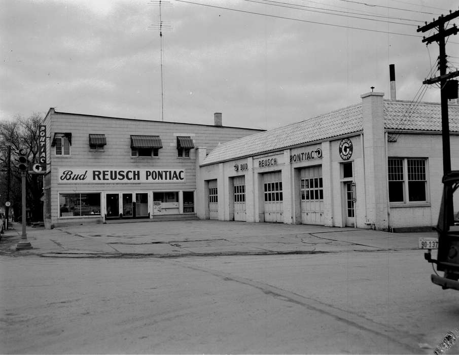 Iowa, Businesses and Factories, telephone pole, Lemberger, LeAnn, Cities and Towns, Ottumwa, IA, history of Iowa, garage, Iowa History, stoplight